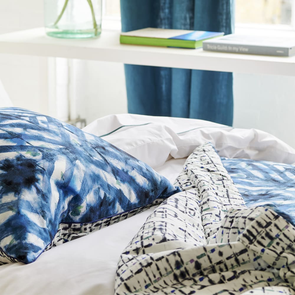 Housse de coussin imprimée en coton bleu indigo 60x60cm — vue 4