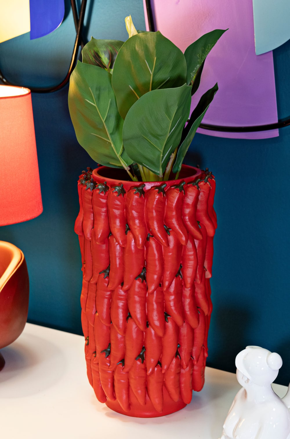 Vase en résine rouge composé de piments ø 20x34 cm