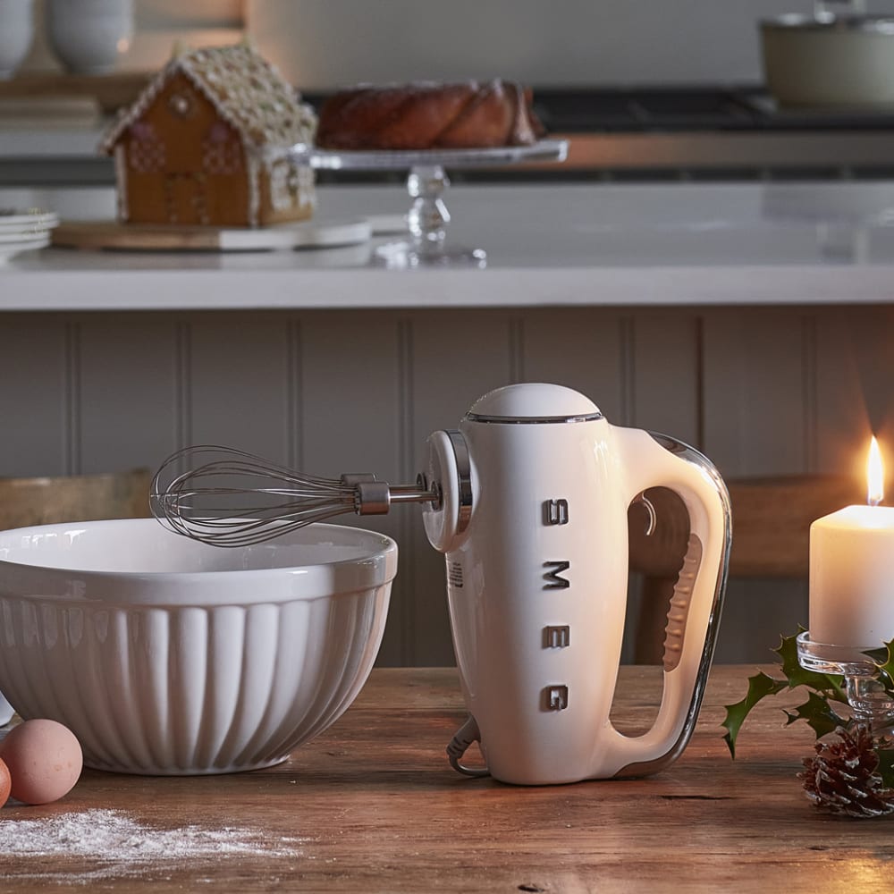 Batteur à main électrique vintage crème smeg - Maisons du Monde