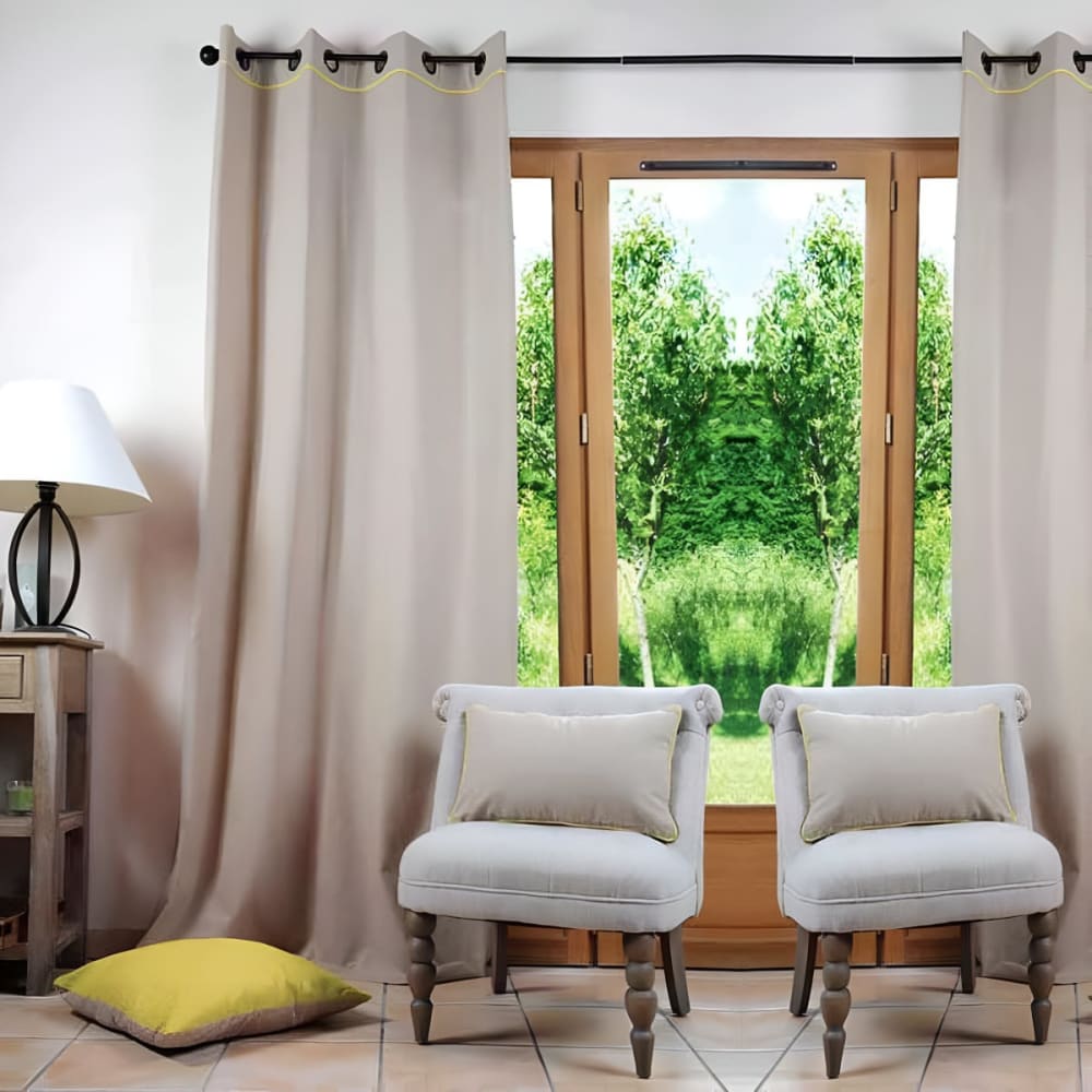 STOF Un panneau de rideau à oeillets couleur Lin liseret Jaune 1 panneau Tissu 100% Coton A oeillets Dim : L 135 x H 250 cm lavable à 30°