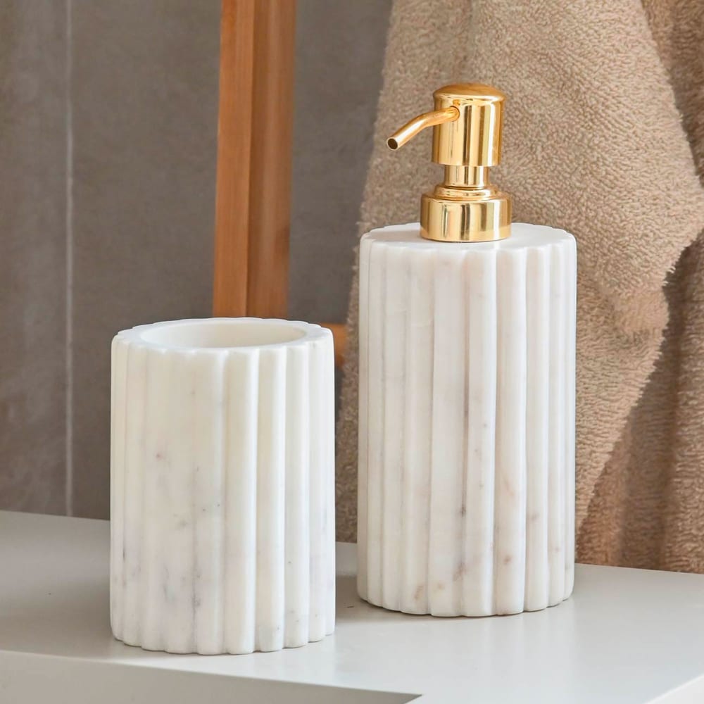 Distributeur de savon en marbre blanc et métal doré 8x8x20cm - Maisons du Monde