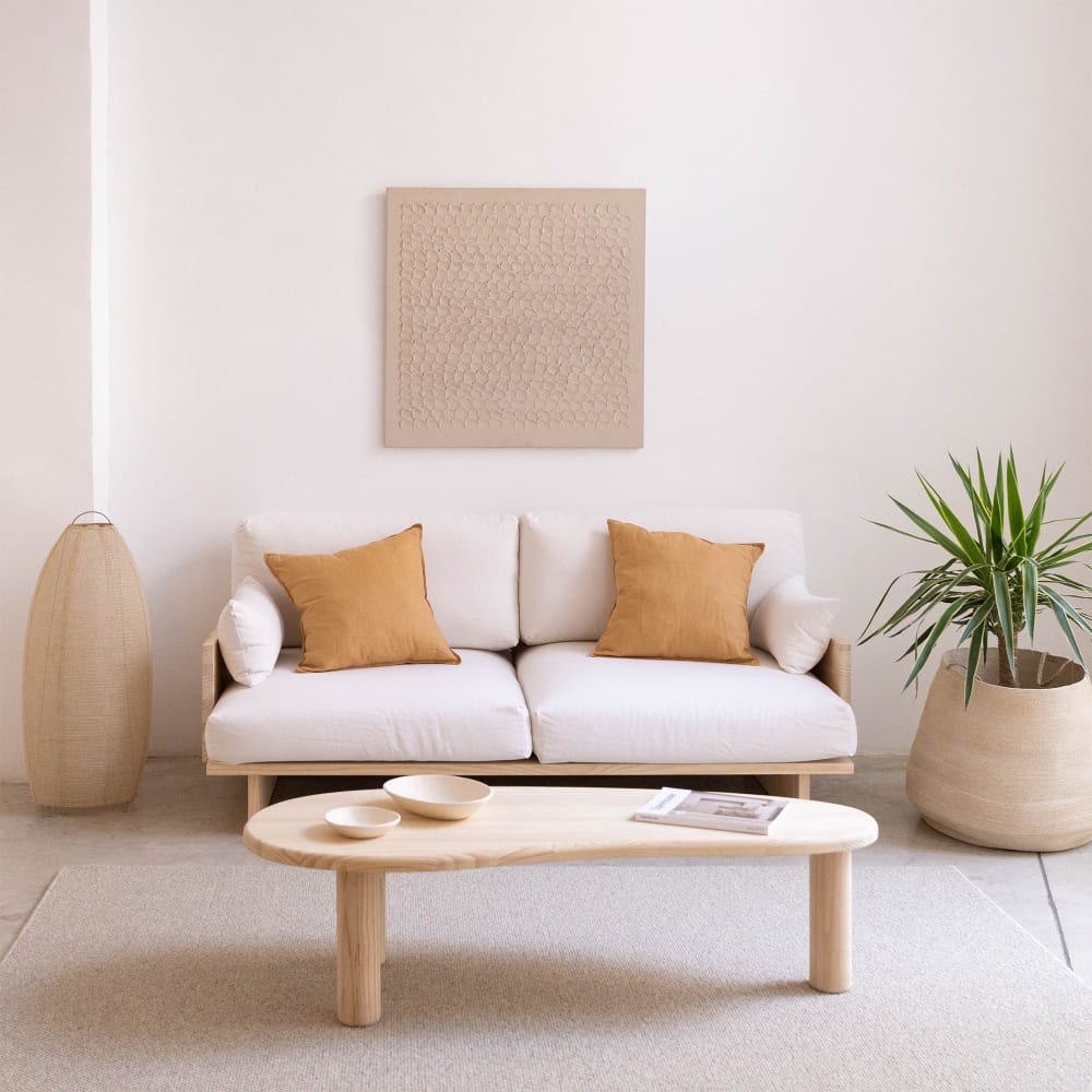 Table basse ovale en pin massif naturel 130 cm Verni - Maisons du Monde