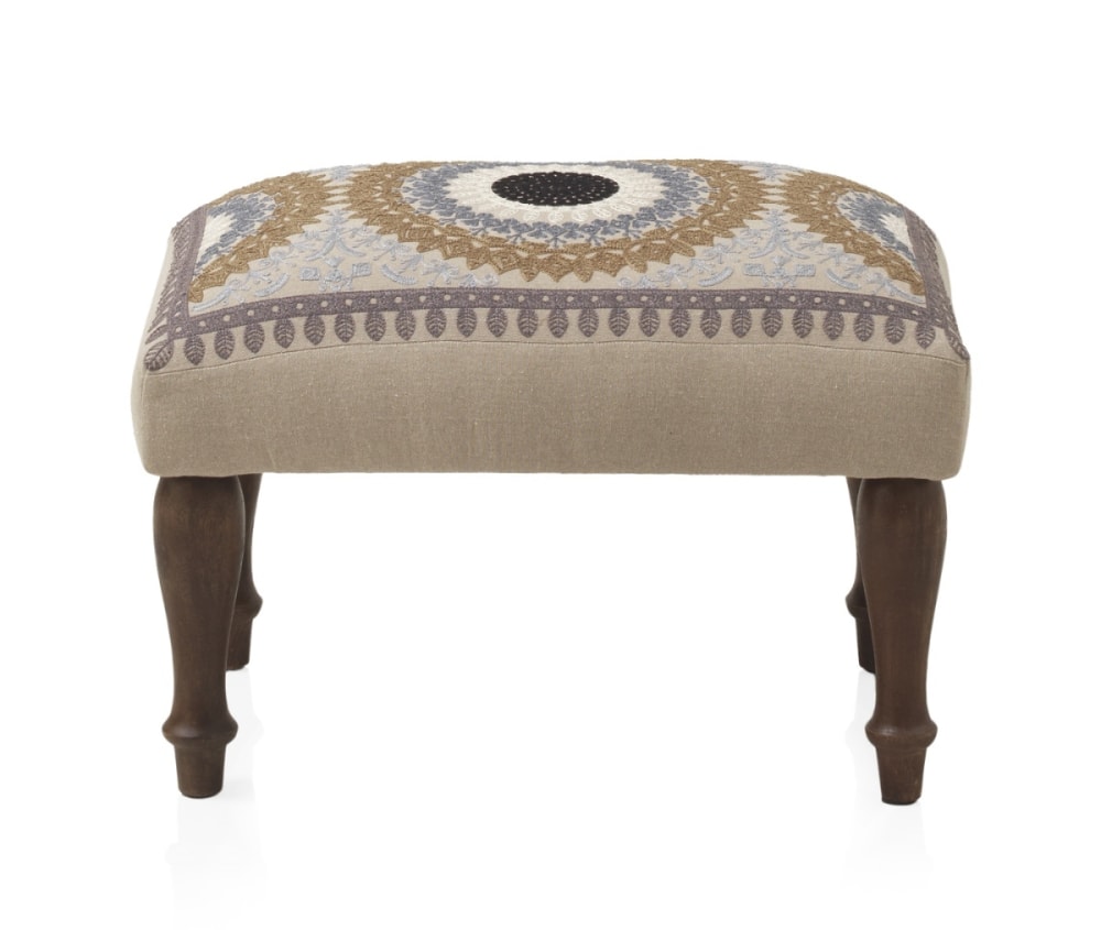 Pouf tapissé avec pieds en bois couleur lin