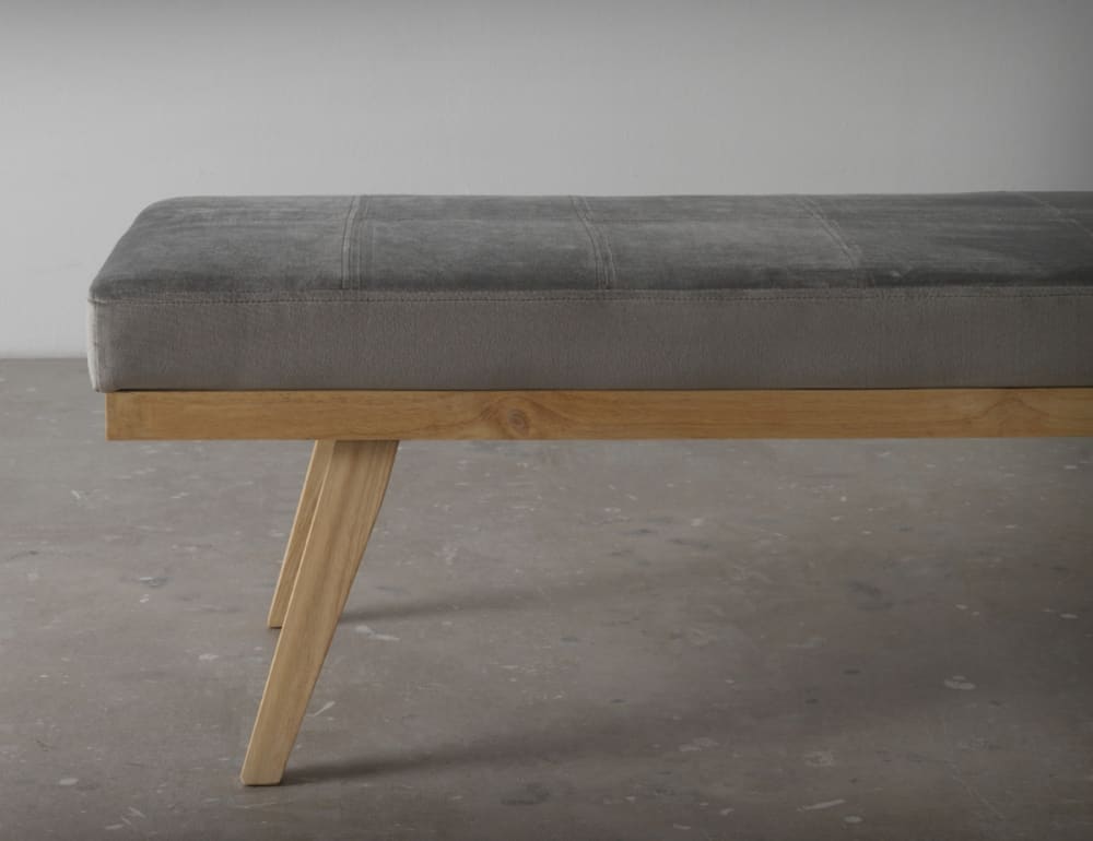Tabouret tapissé en velours gris avec pieds en bois - Maisons du Monde