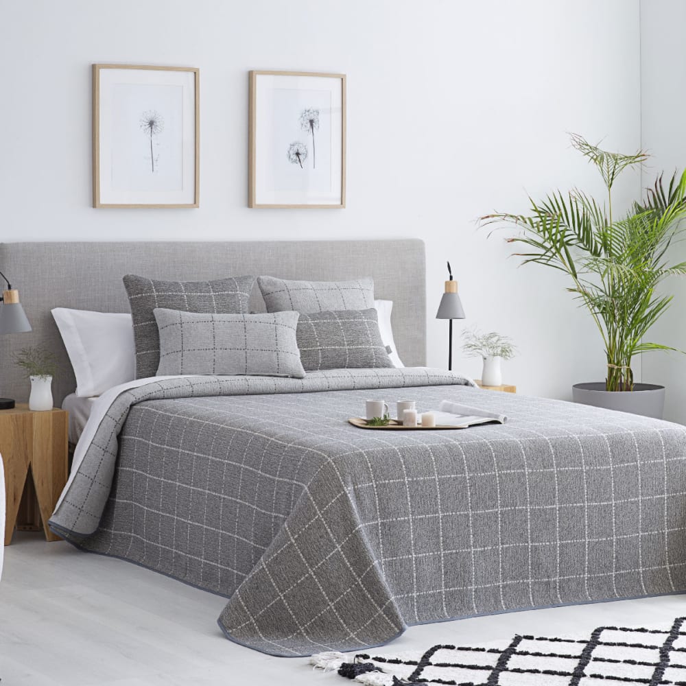 Naf Naf Wendbare Baumwolltagesdecke 250x270; grau Öko-Tex Zertifikat - Baumwolle