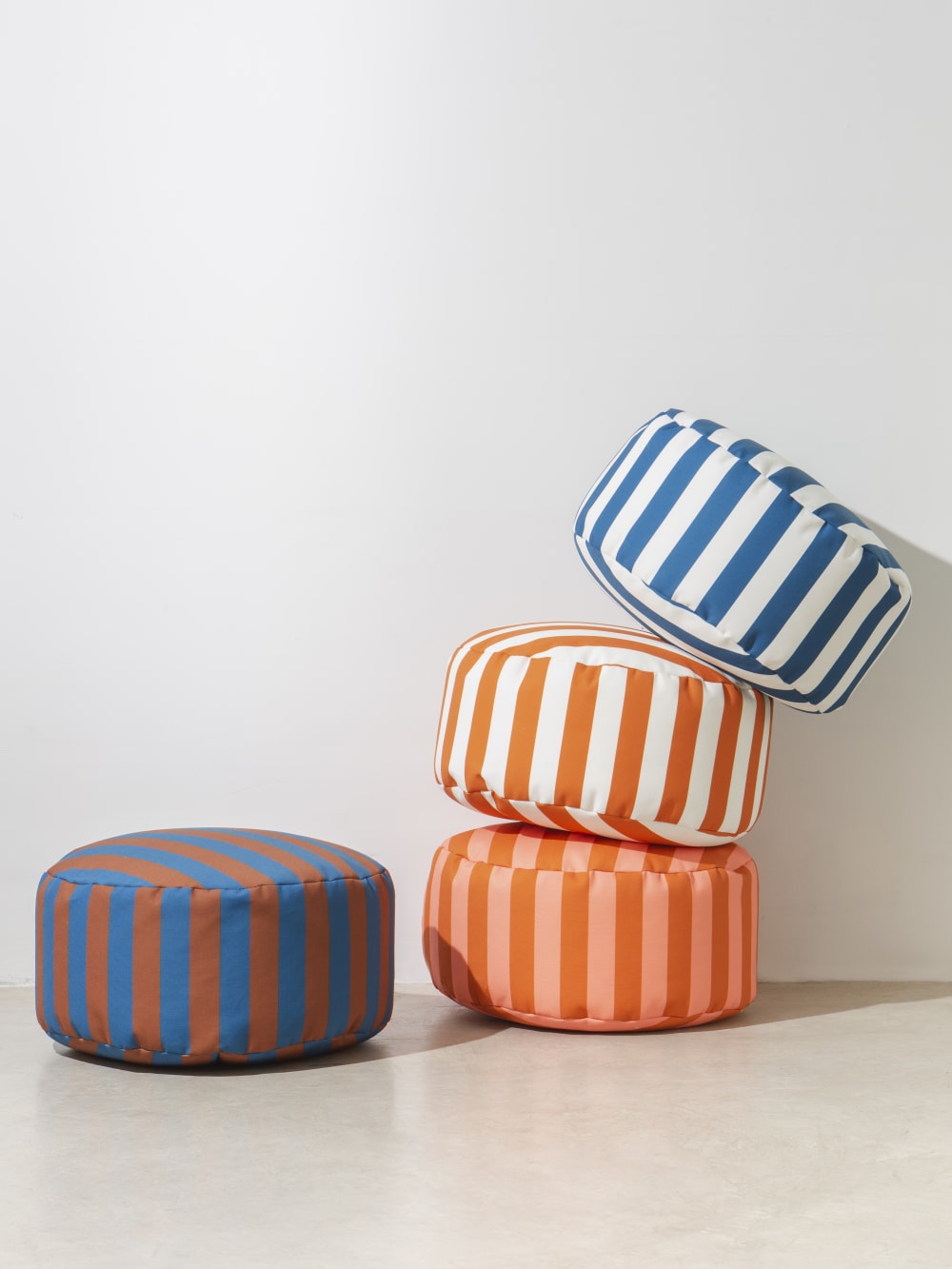 Pouf imperméable bleu et blanc extérieur et intérieur - Maisons du Monde