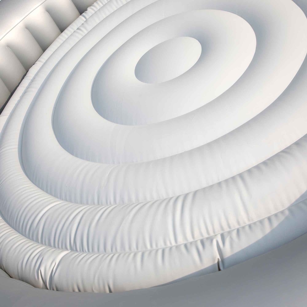 Couverture blanche isolante gonflable 160cm pour spa 6 personnes - Maisons du Monde