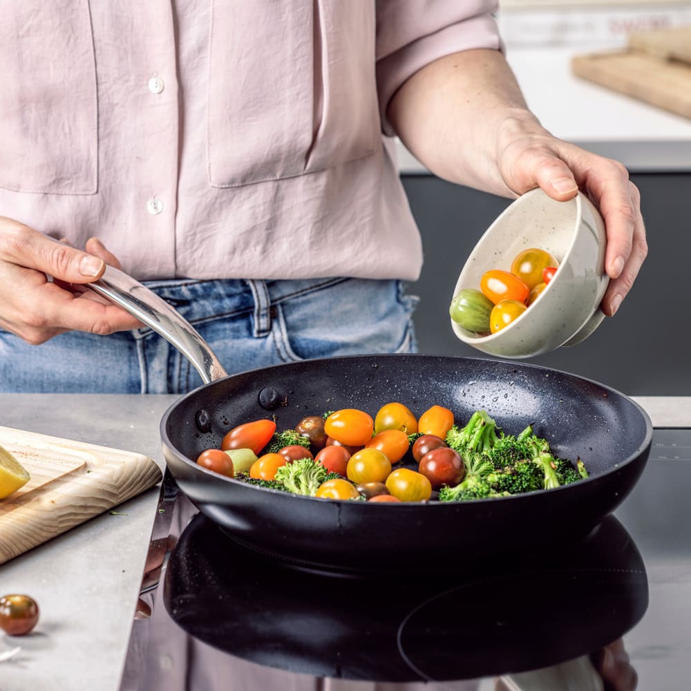 Poêle  30 cm noir en céramique