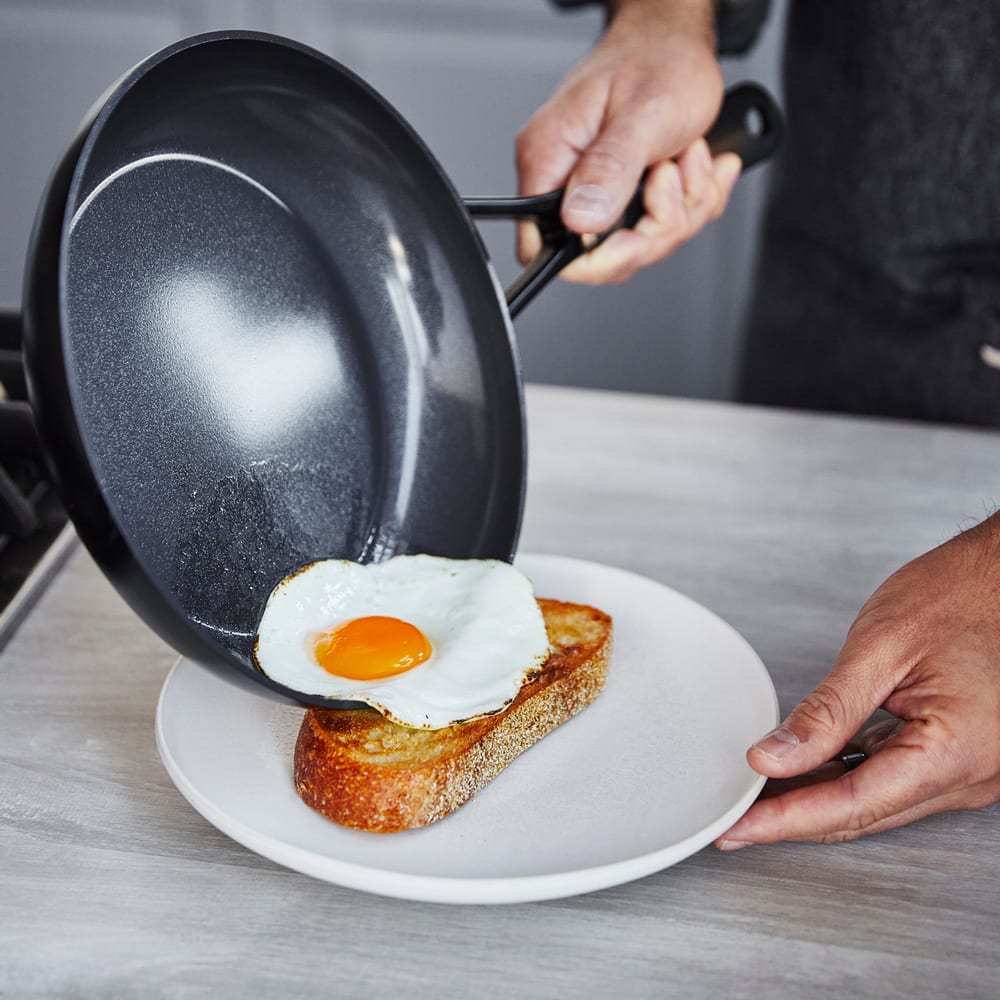 Poêle à frire SMART 24 cm noir en aluminium antiadhésif - Maisons du Monde