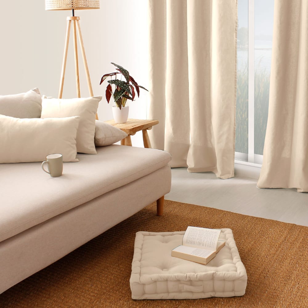 Coussin uni effet bachette déhoussable écru 60 x 60 cm — vue 3
