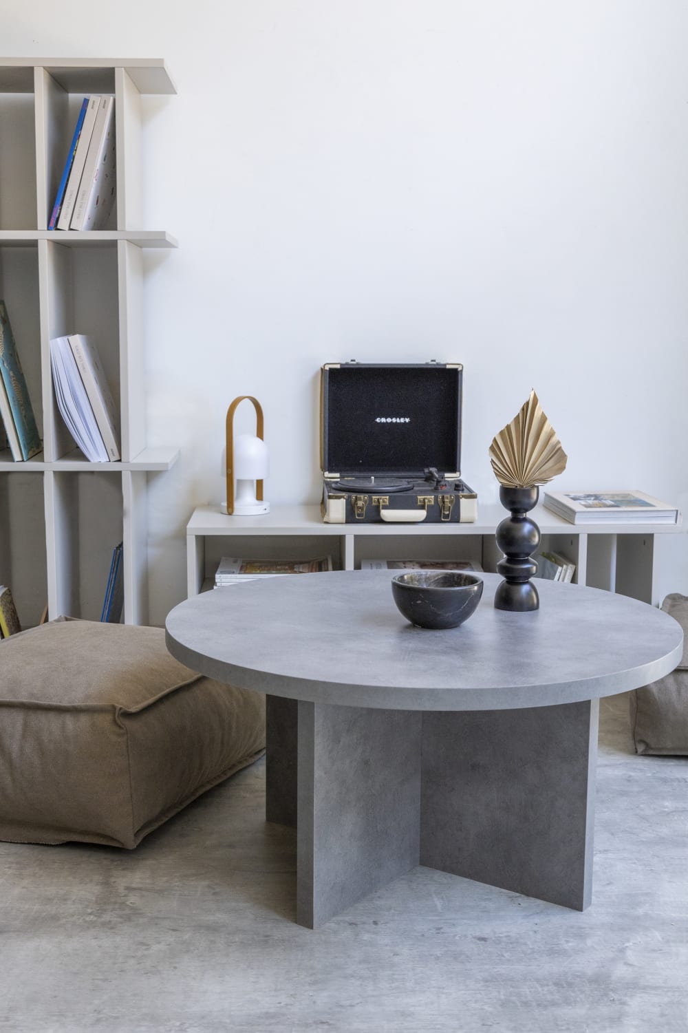 Table basse ronde, panneau stratifié effet microciment 80cm - Maisons du Monde
