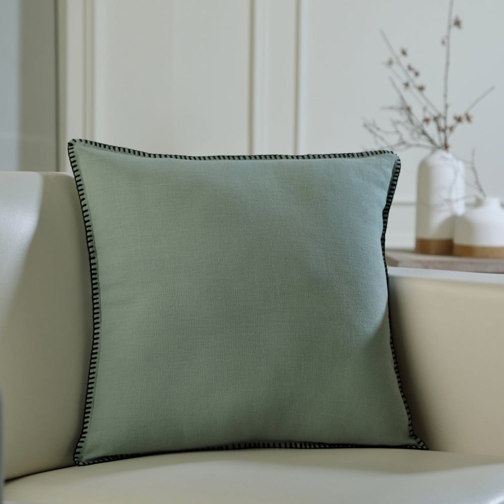 Housse de coussin lin lavé 50x50 vert céladon & noir - Maisons du Monde