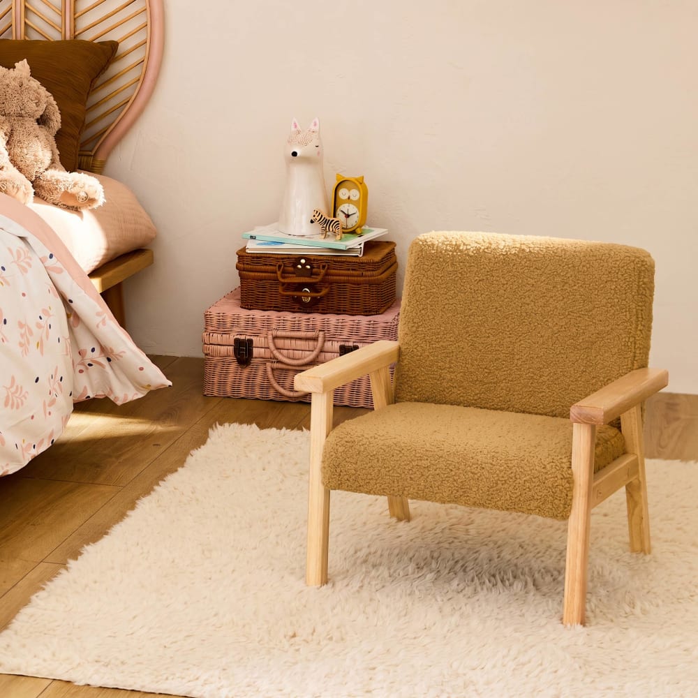 Kindersessel aus Holz Bouclé-Bezug senfgelb - Maisons Du Monde