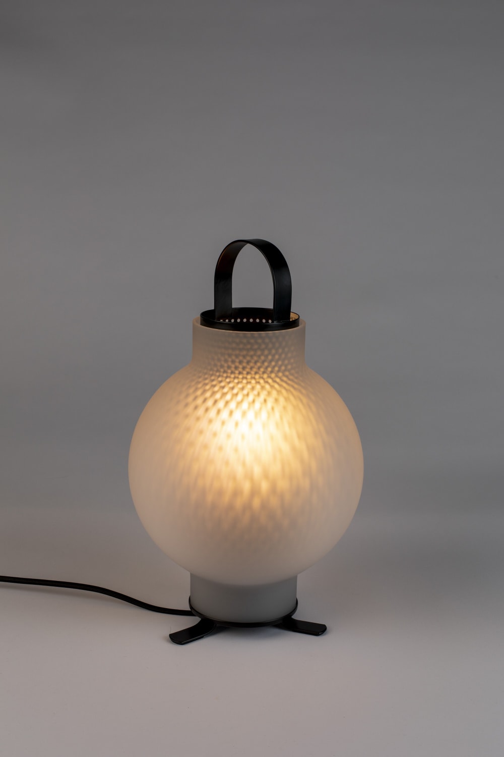 Lampe à poser en fer noir — vue 4