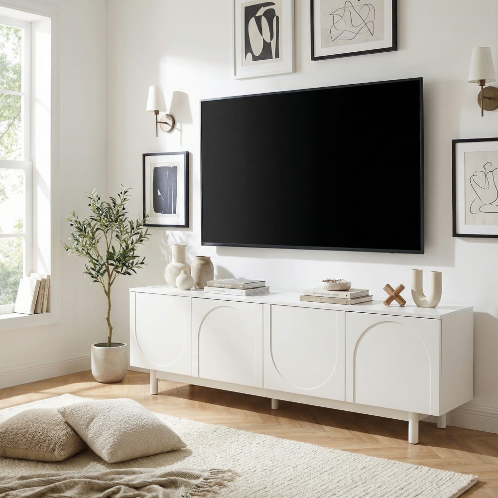 mueble de tv blanco de lujo con puertas texturizadas en forma de u