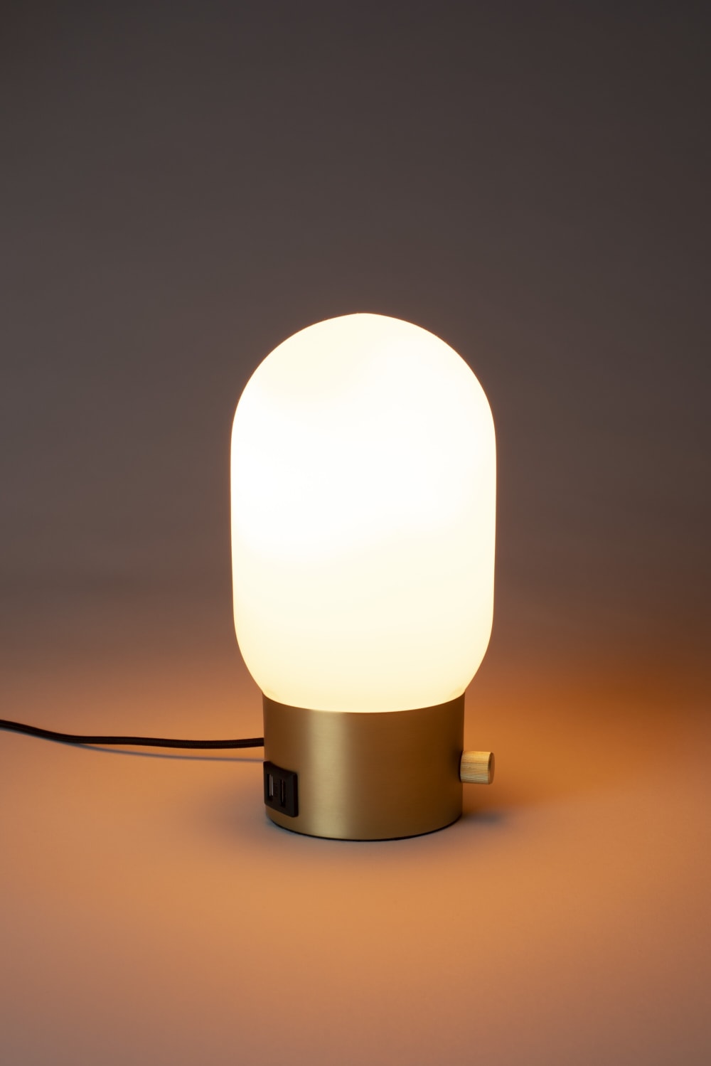 Lampe à poser en métal doré - Maisons du Monde