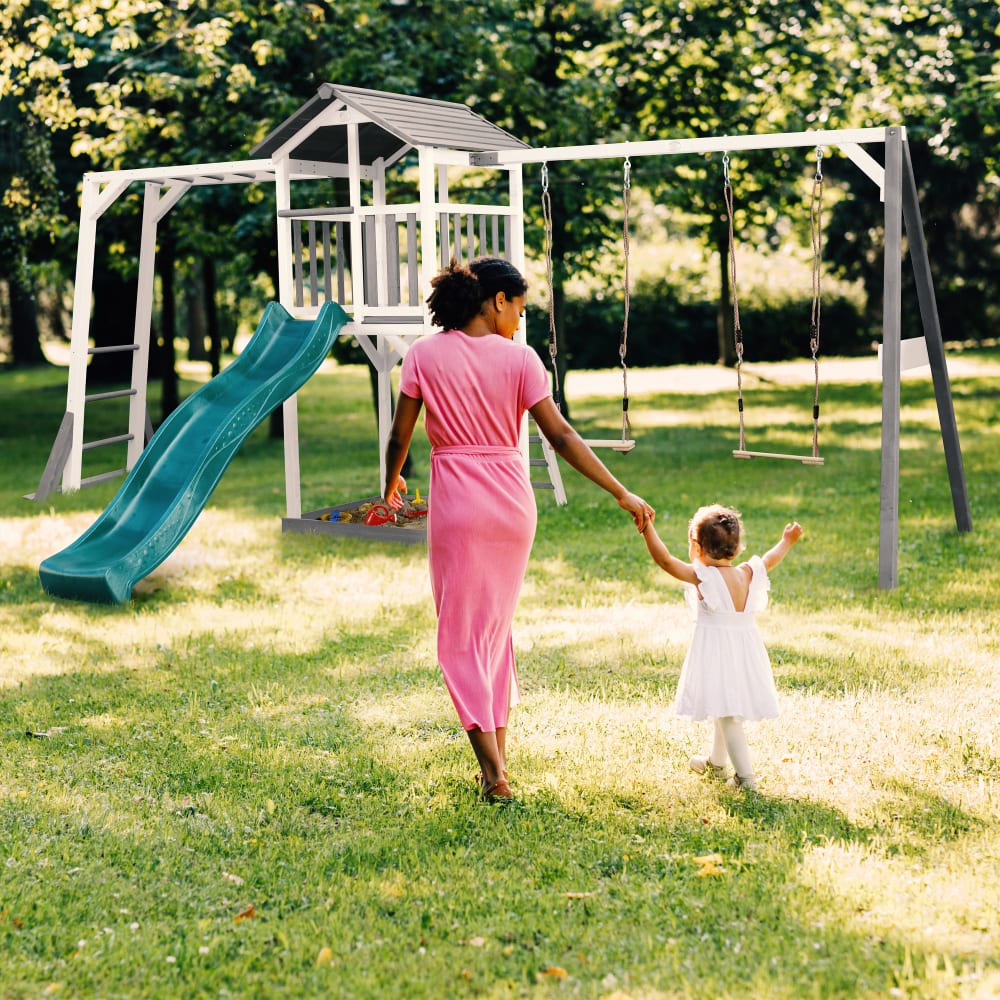 Spielturm mit grüner Rutsche, Doppelschaukel, Holz, weiß/grau -