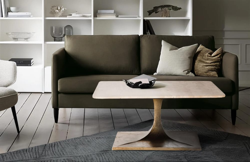 Table basse avec plateau en marbre et structure en bronze
