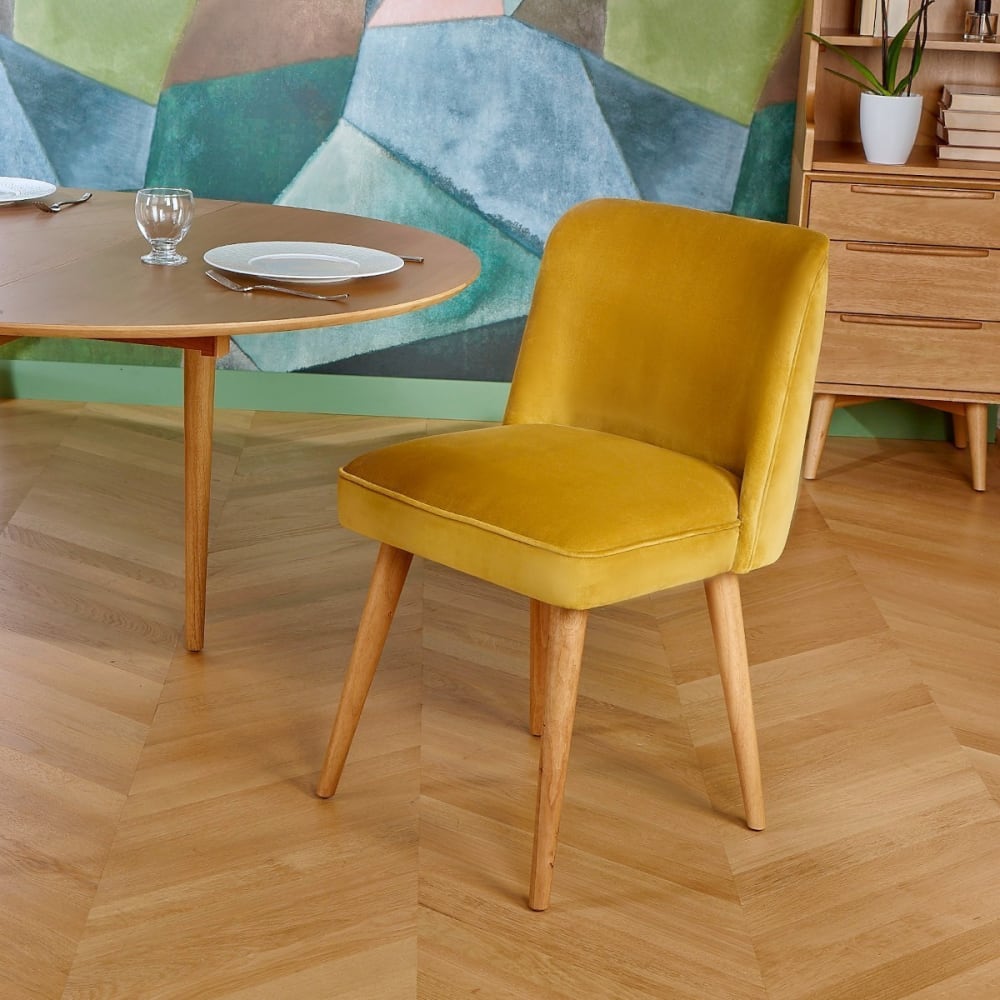 2er-Set Stühle aus FSC-zertifiziertem Holz und Samt Mustard