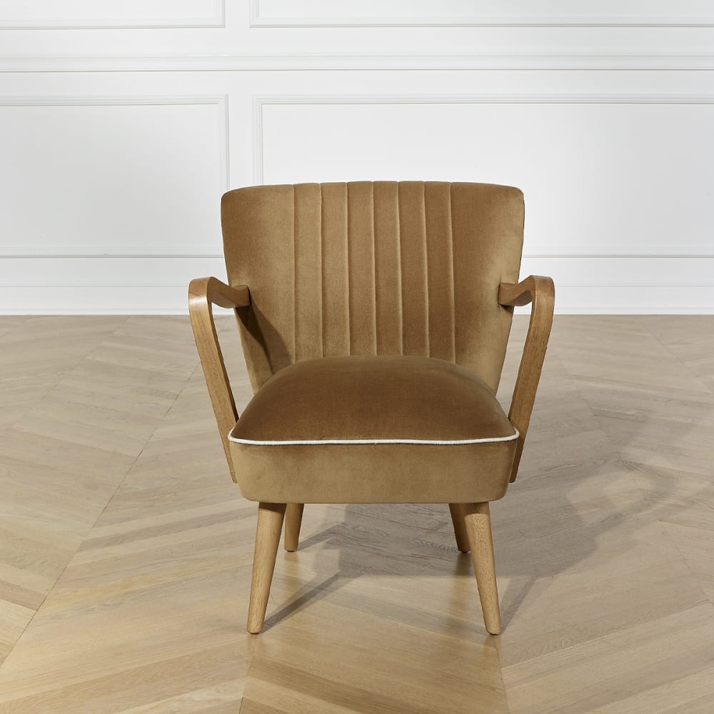 Fauteuil style scandinave en hévéa et velours griotte - Maisons du Monde