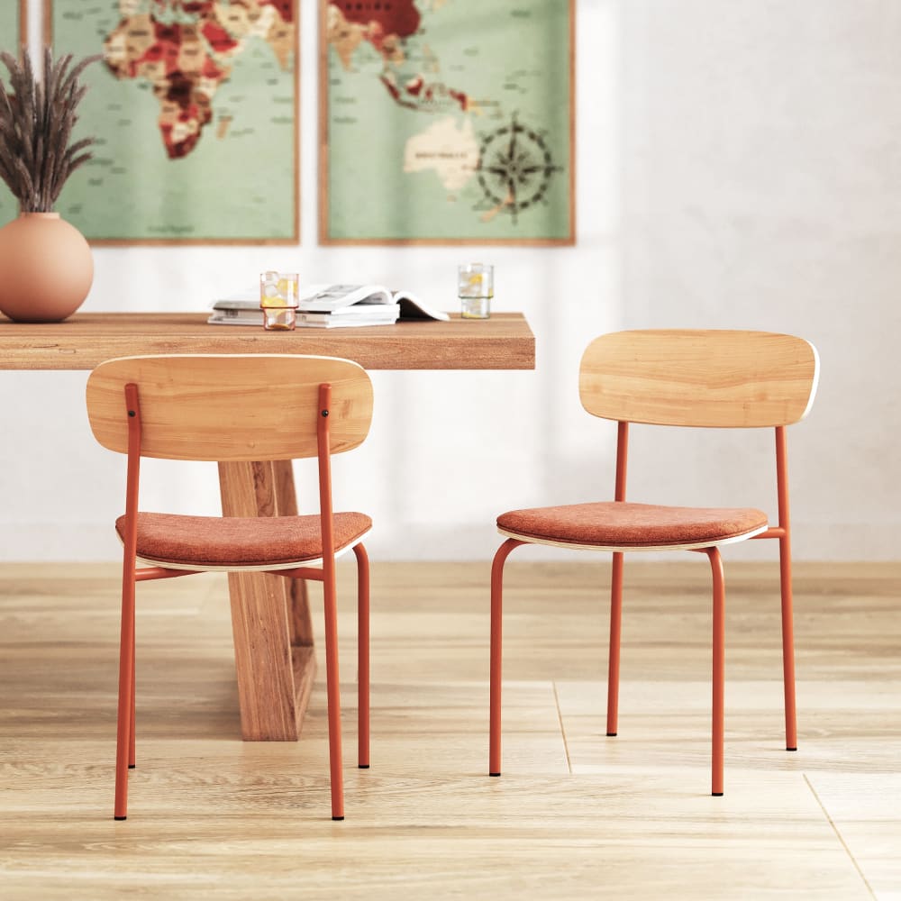 Set aus 2 Stühlen aus hellem Holz und Terrakotta-Stoff - Maisons
