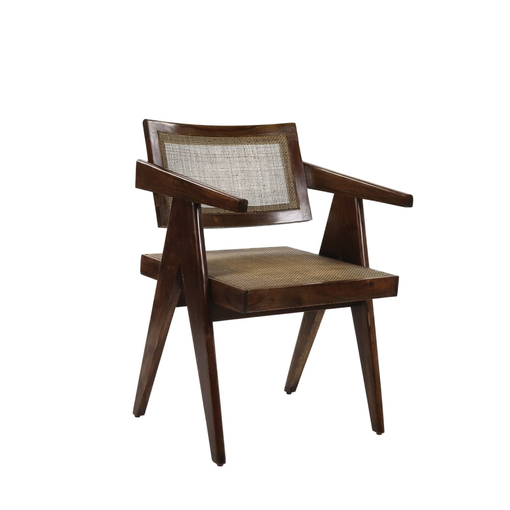 Sillón de madera oscura