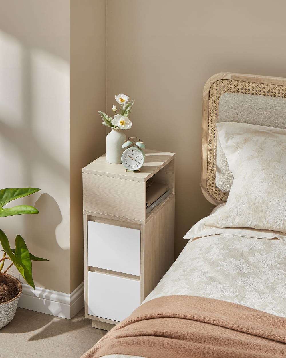 Table de chevet étroite montage à gauche ou à droite beige et blanc - Maisons du Monde