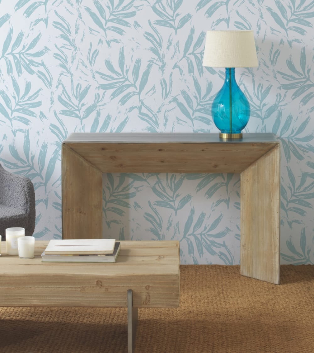 Lampe à poser en verre cristal bleu avec abat-jour en coton blanc - Maisons du Monde