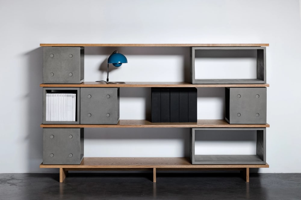 Grande bibliothèque en béton gris et plaqué chêne - 229,5x138,8cm - Maisons du Monde