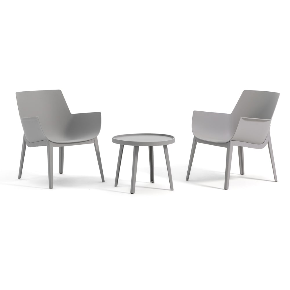 Ensemble d'extérieur composé de deux fauteuils et d'une table grise