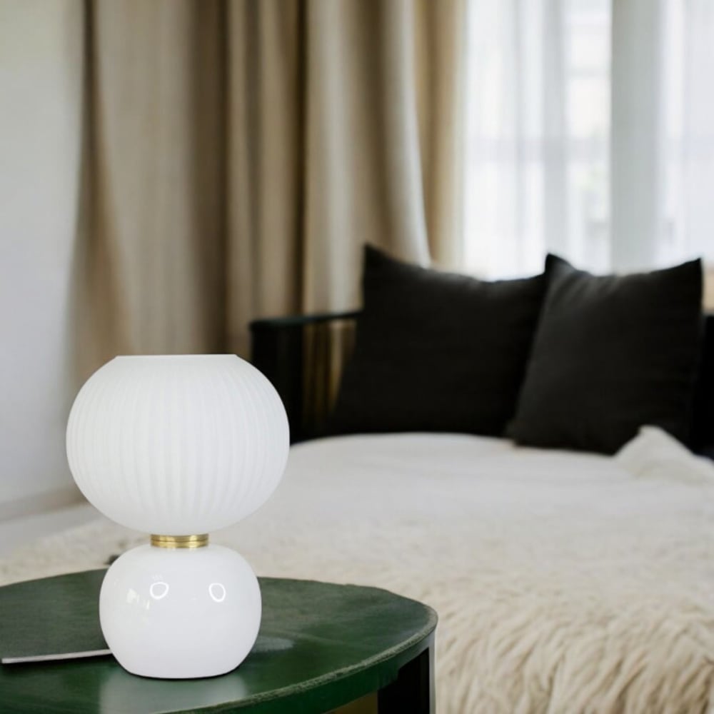 Lampe de chevet en verre blanc — vue 3