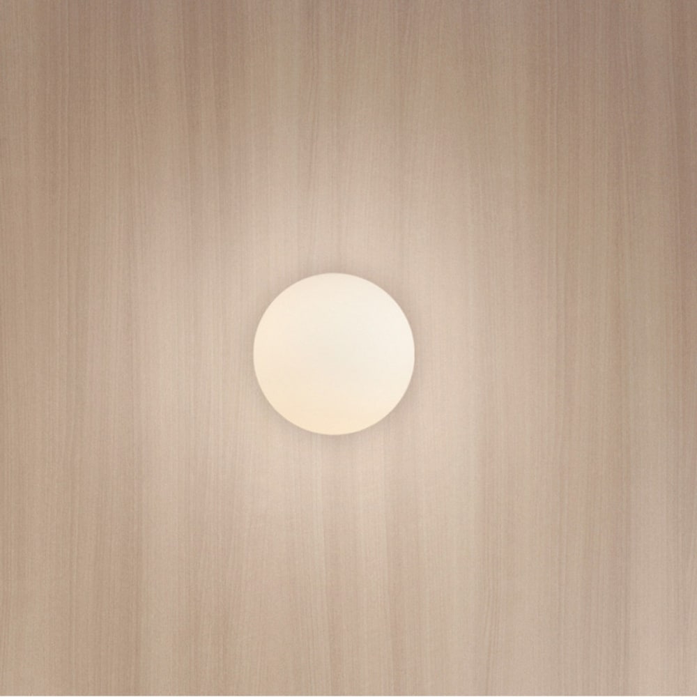 Applique murale laiton et globe verre blanc — vue 4