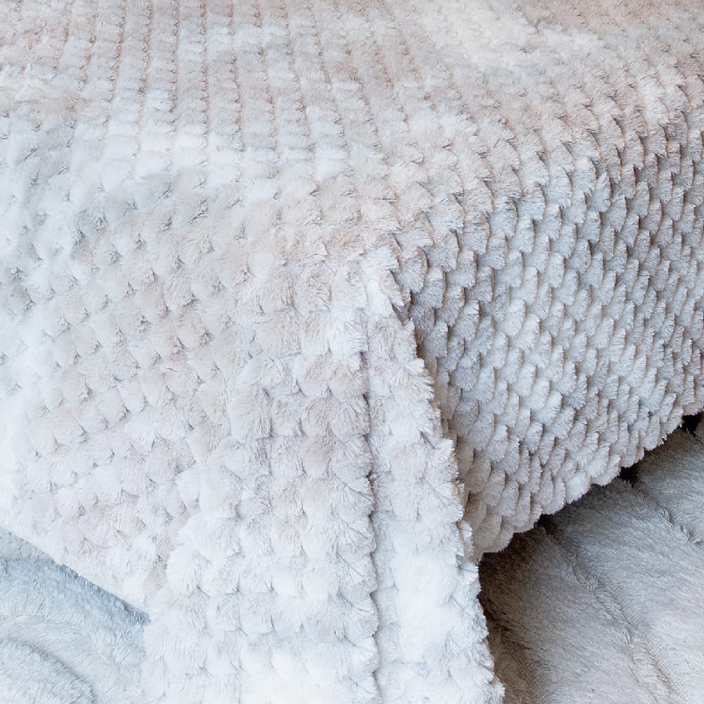 Jeté de lit imitation fourrure avec relief géométrique polyester beige - Maisons du Monde