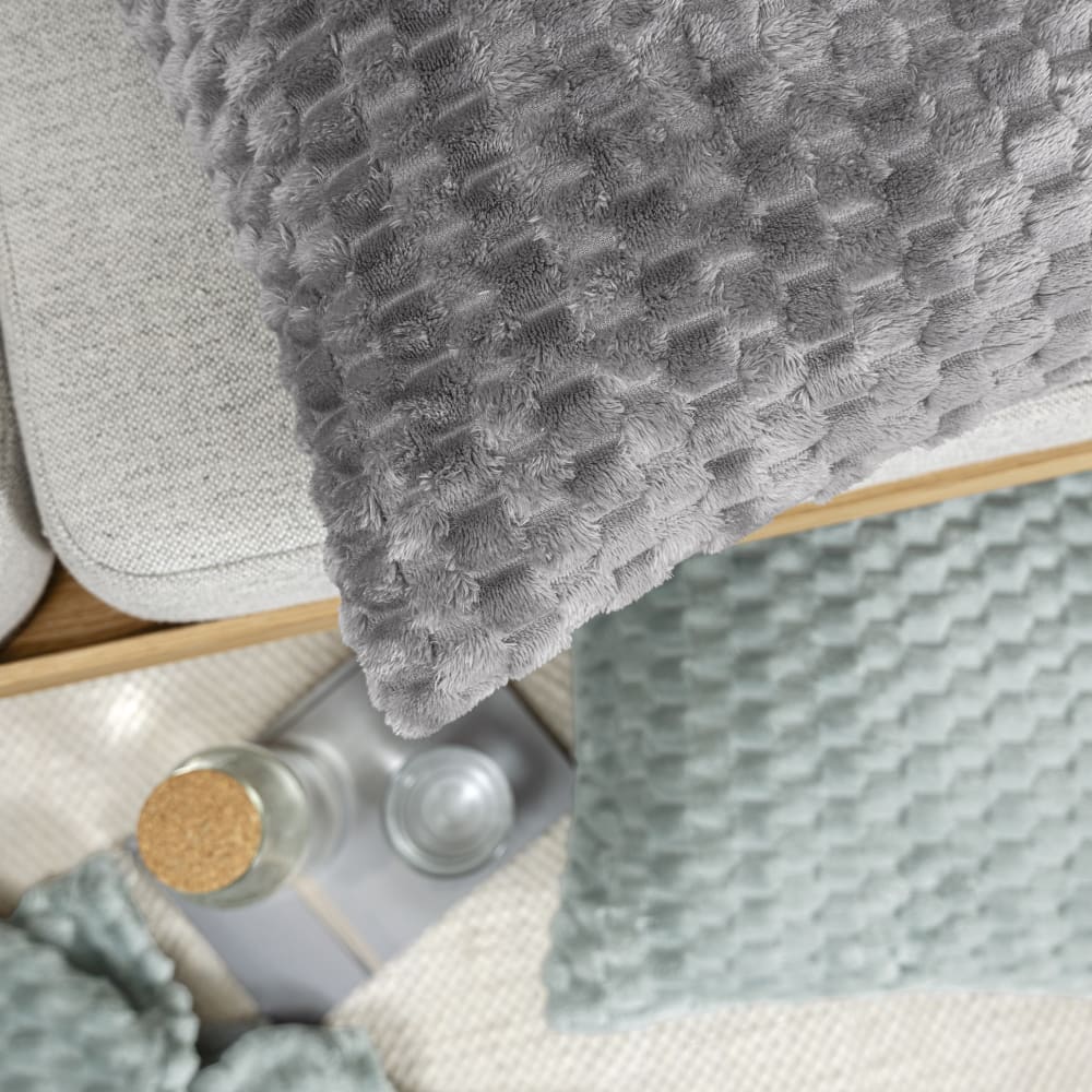 Housses de coussin imitation fourrure à relief gris 45x45-lot de 2 - Maisons du Monde
