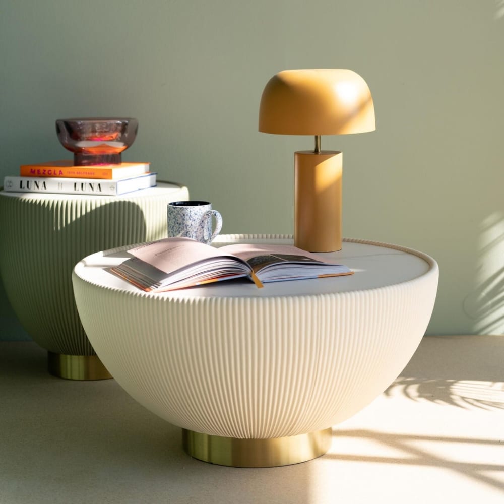 Lampe en acier jaune — vue 3