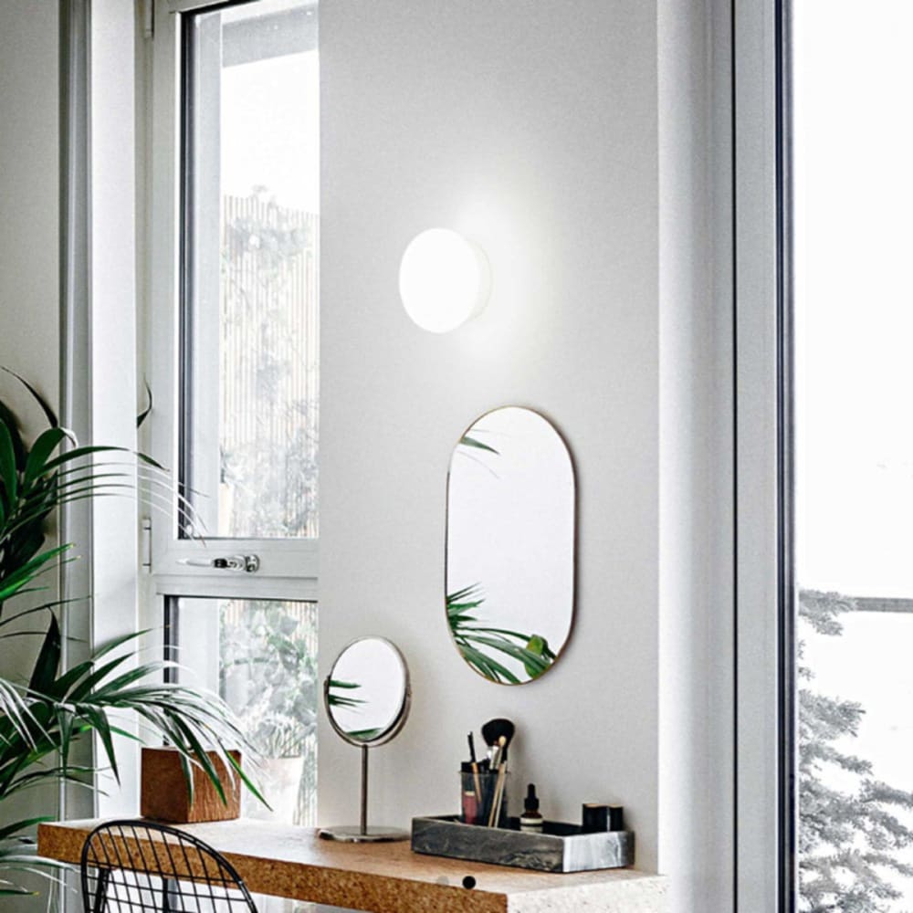 Petite applique en verre soufflé blanc dépoli - Maisons du Monde