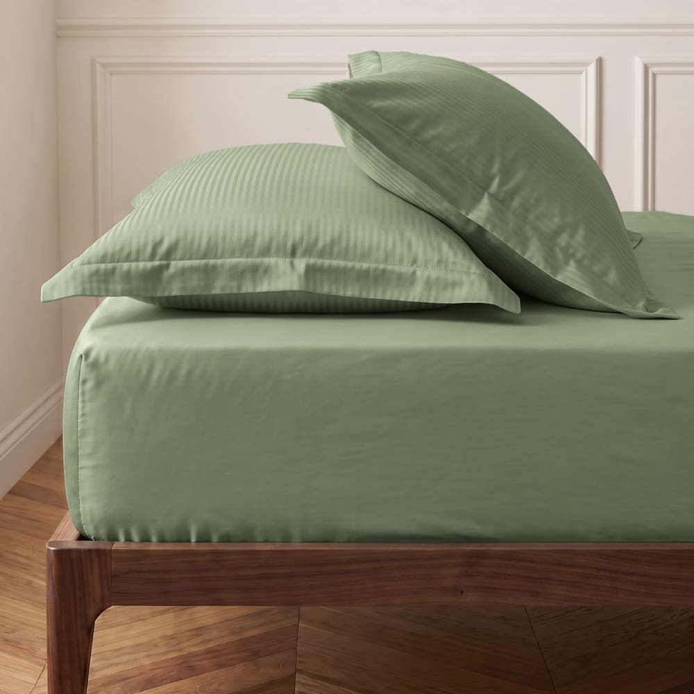 Sensei Maison Drap housse uni en satin de coton sauge 80x200 cm Vert Certifié Oeko-Tex