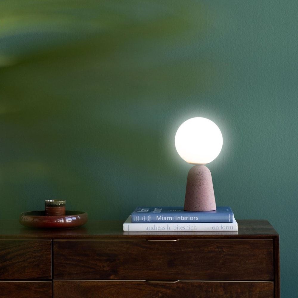 Lampe en verre et ciment rouge - Maisons du Monde