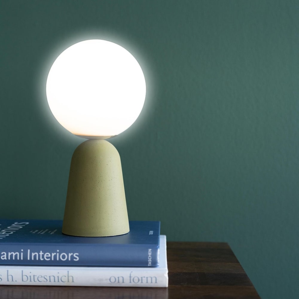 Lampe en verre et ciment vert — vue 3