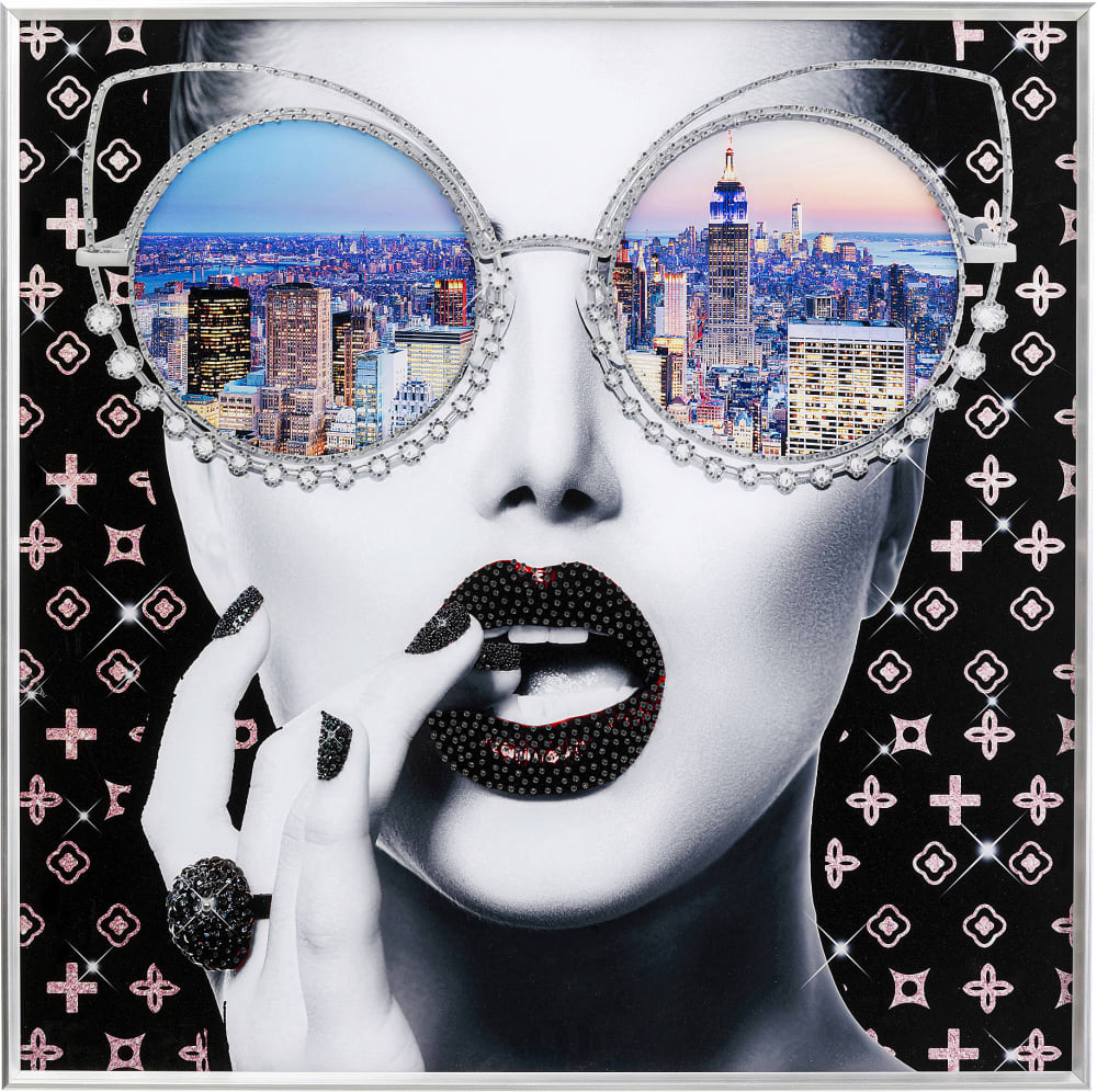 Affiche encadrée femme et buildings 80x80