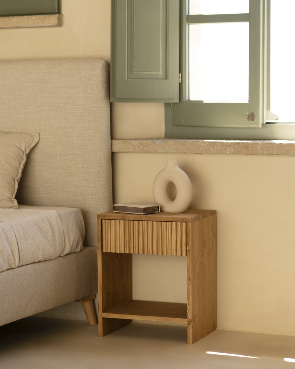 Table de chevet en bois avec un tiroir marron clair 60x40cm - Maisons du Monde