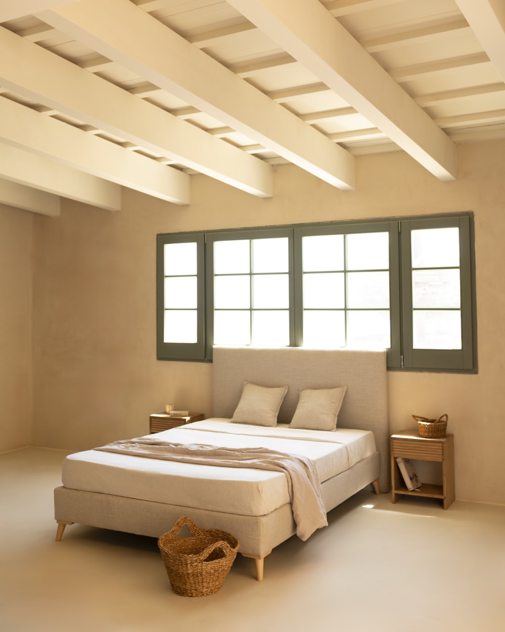 Lit tapissé en lin beige pour matelas 200x200cm - Maisons du Monde