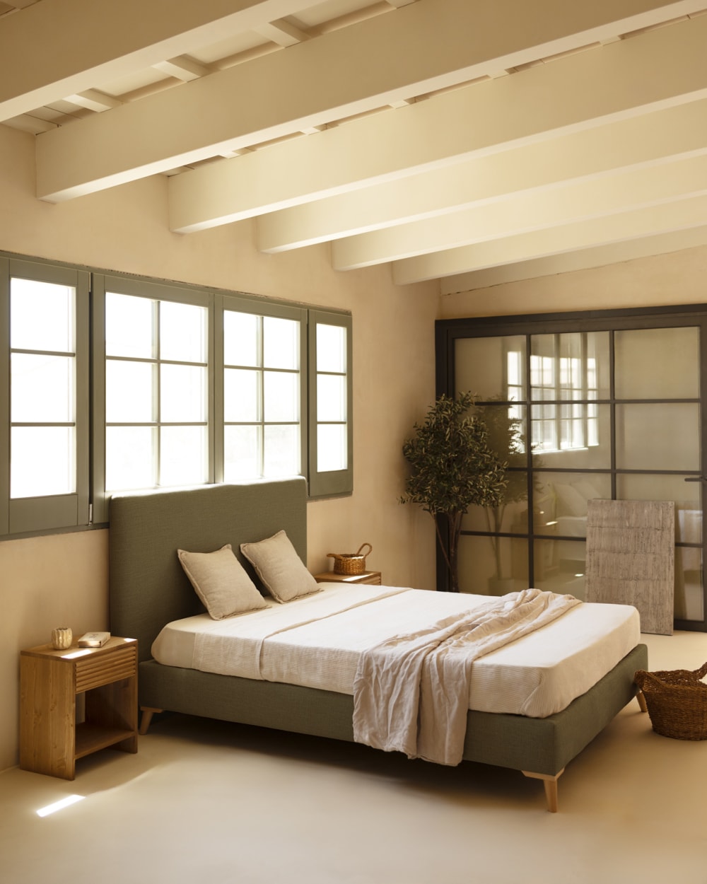 Lit tapissé en lin vert pour matelas 160x200cm - Maisons du Monde