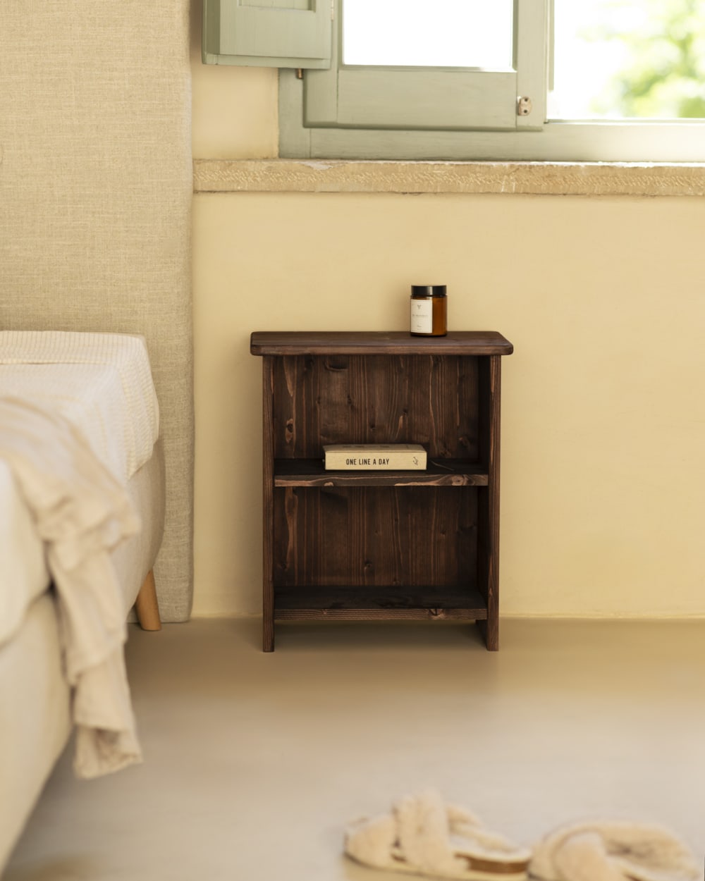 Table de chevet en bois marron foncé 50x42cm - Maisons du Monde