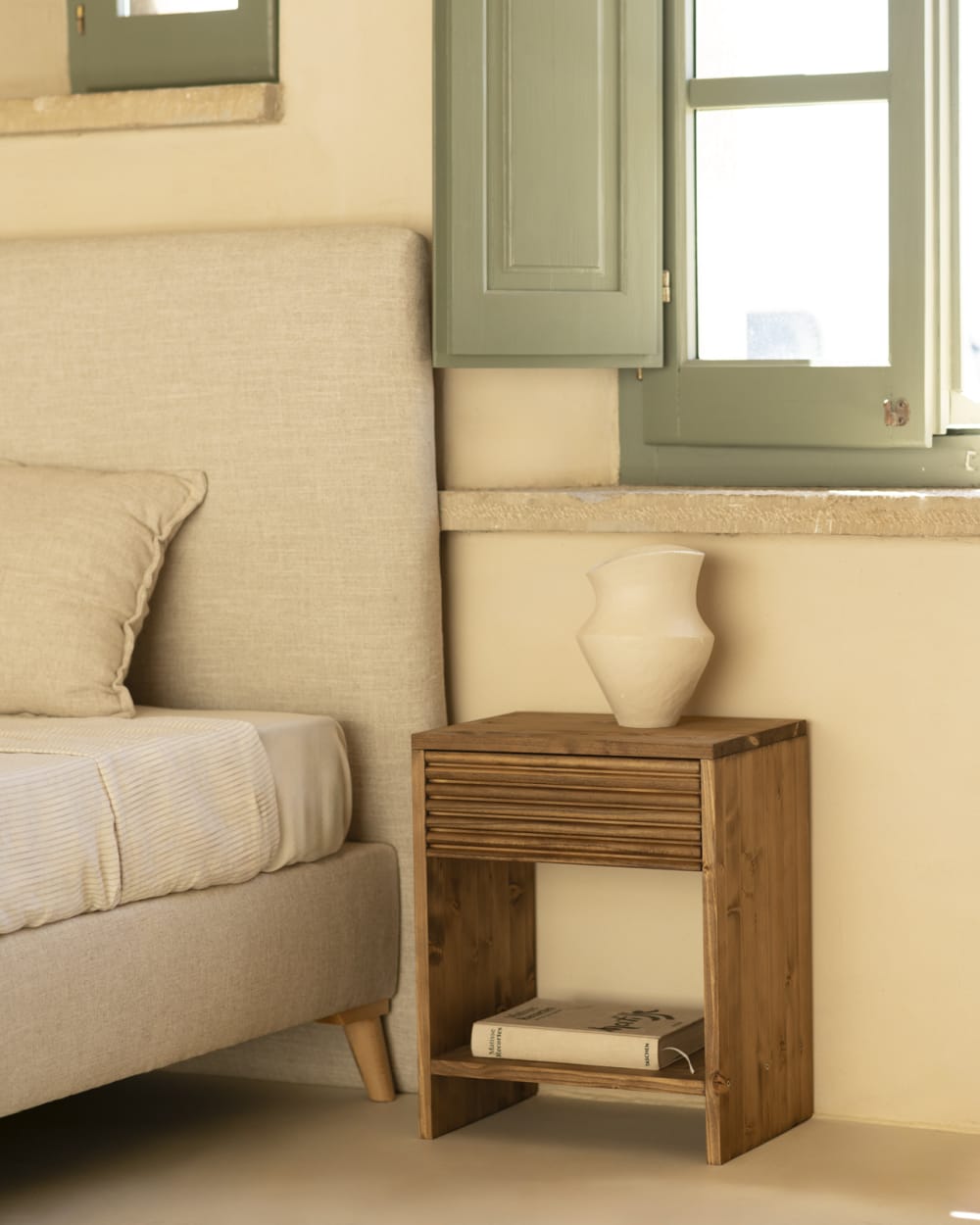 Table de chevet en bois avec un tiroir vieilli 60x40cm - Maisons du Monde