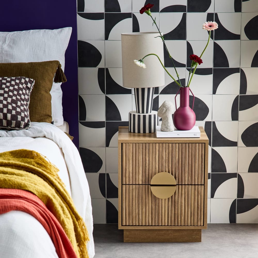 Table de chevet 2 tiroirs décor bois de manguier rainuré