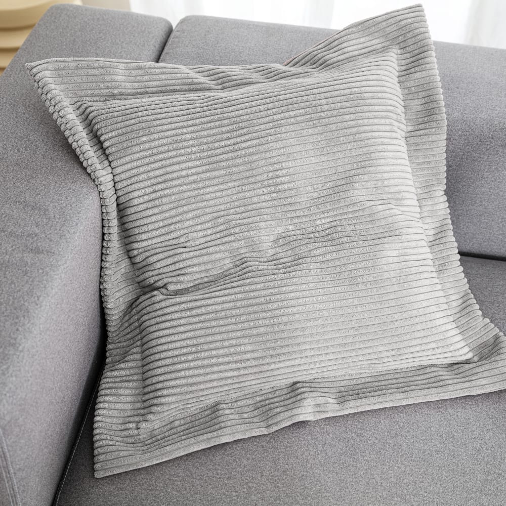 Coussin garni velours cotelé gris 70x70 - Maisons du Monde