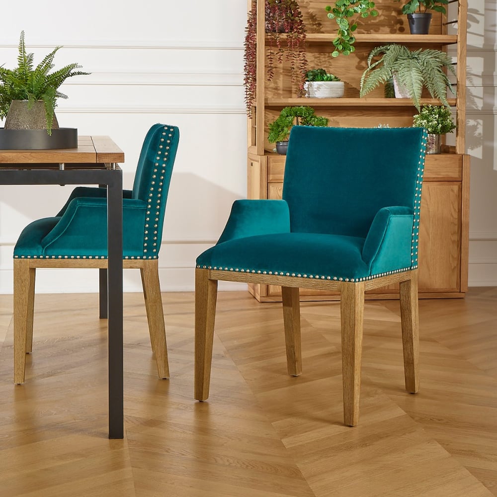 Zeitgenössischer Stuhl aus Gummibaumholz und Samt Teal - Maisons