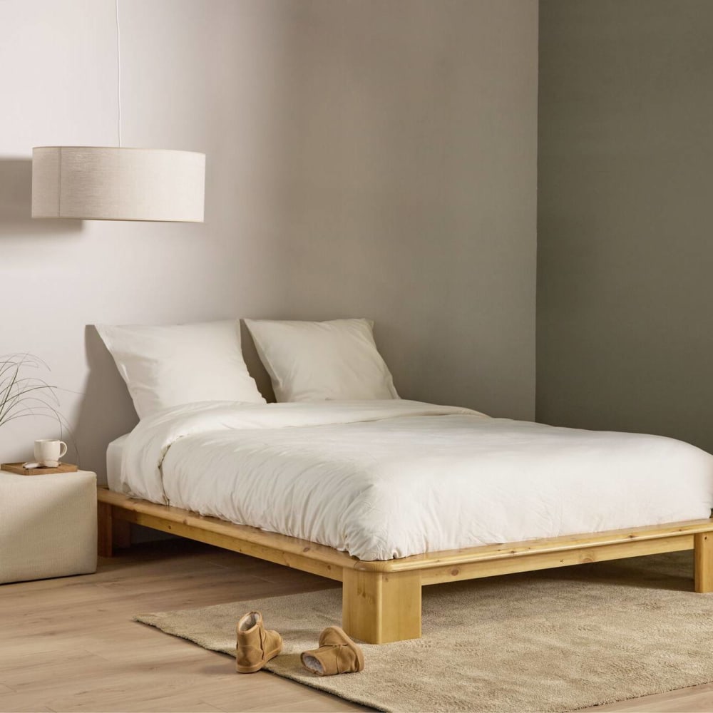Lit en bois massif miel 160 x 200 cm - Maisons du Monde