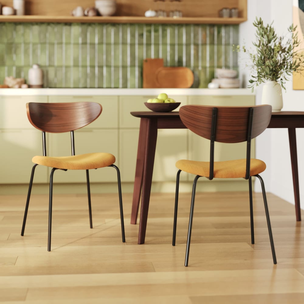 Lot de 2 chaises en velours côtelé jaune moutarde et bois de noyer